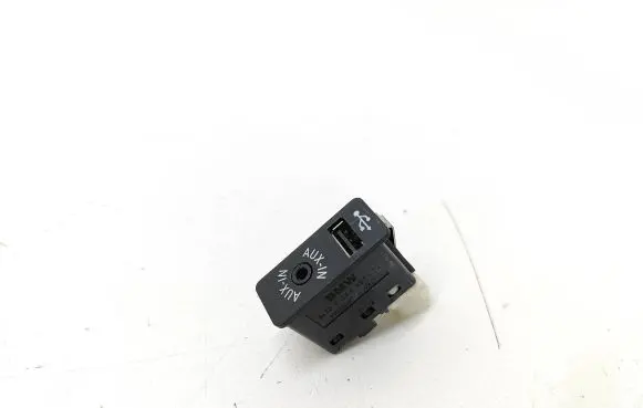 BMW X3 F25 USB socket connector 9266607