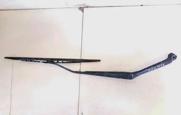 Toyota RAV 4 (XA20) Front wiper blade arm
