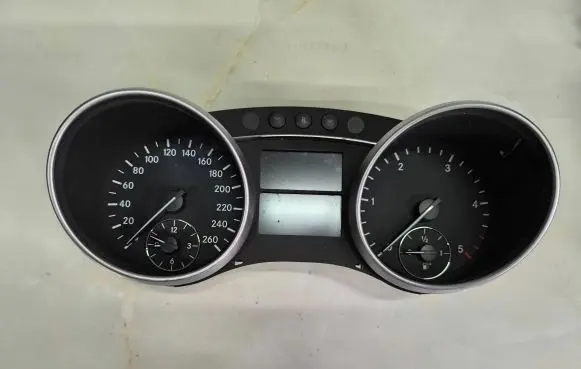 Mercedes-Benz GL X164 Speedometer (instrument cluster) A2C53168071