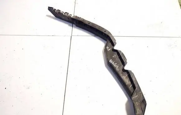 Front bumper mounting bracket