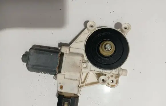 Ford Mondeo MK IV Rear door window regulator motor 0130822287