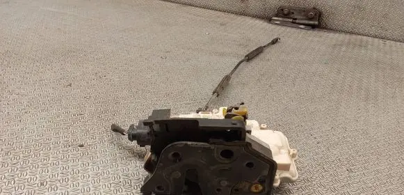 Seat Leon (1P) Rear door lock 