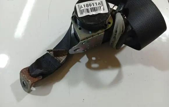 Rear seatbelt