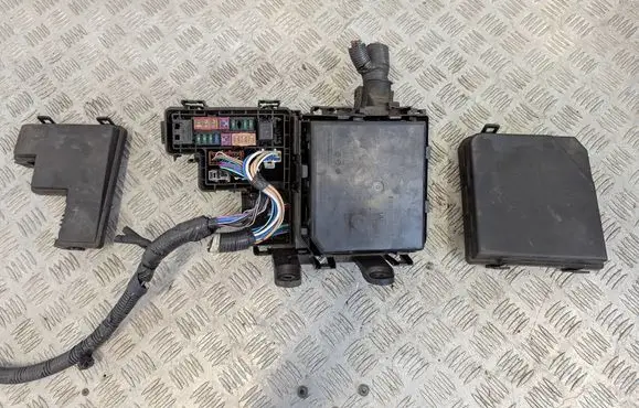 Nissan X-Trail T32 Fuse module 284B74CE0A
