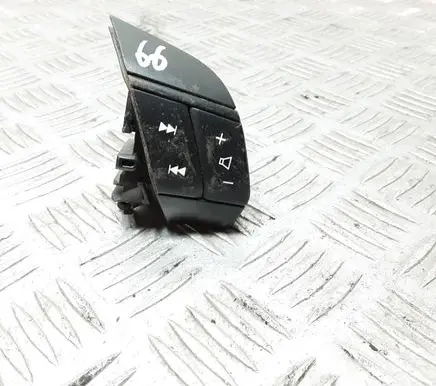 Volvo XC90 Steering wheel buttons/switches 30710265 04W24