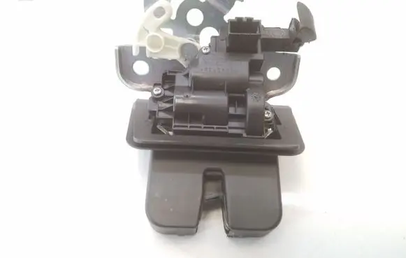 Audi A3 S3 8V Tailgate/trunk/boot lock/catch/latch 8R0827505A