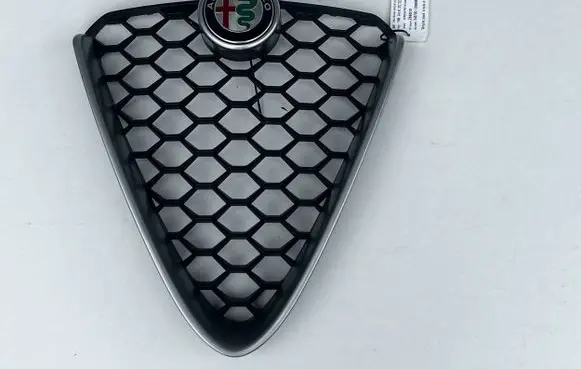 Alfa Romeo Giulia Front grill 55273835 266512 243728289
