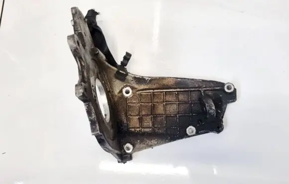 Engine mounting bracket