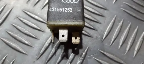 Volkswagen PASSAT B3 Other relay 431951253h