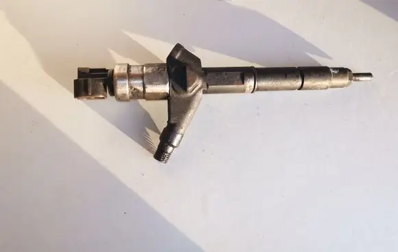 Nissan Primera Fuel injector 16600AU600