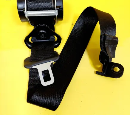 Opel Astra H Rear seatbelt 040583