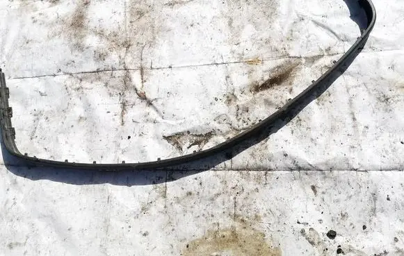 Front bumper splitter molding