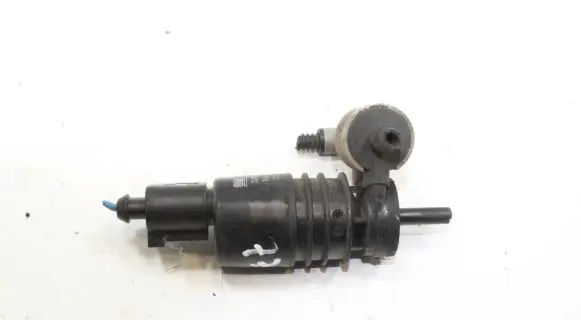 Chevrolet Orlando Windscreen/windshield washer pump 13250357
