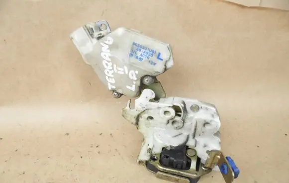 Nissan Terrano Tailgate lock latch 8055301U61 89A520 010507