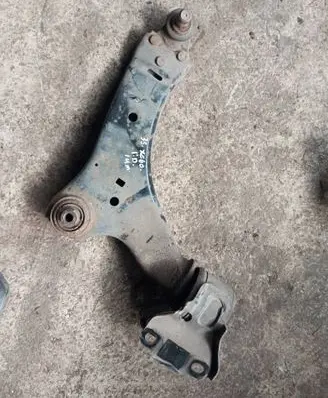 Volvo XC60 Front lower control arm/wishbone 8G9N3A052A