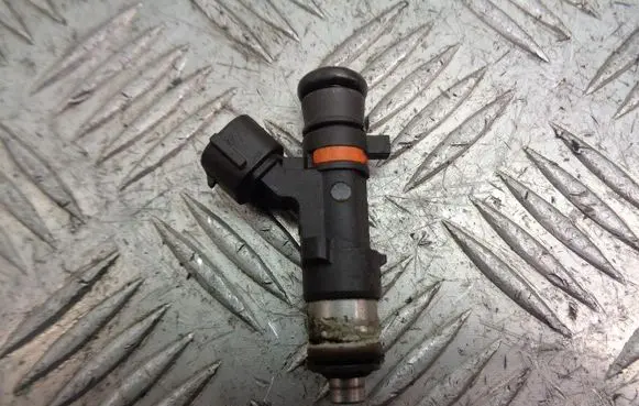 Nissan Micra Fuel injectors set 16600AX200