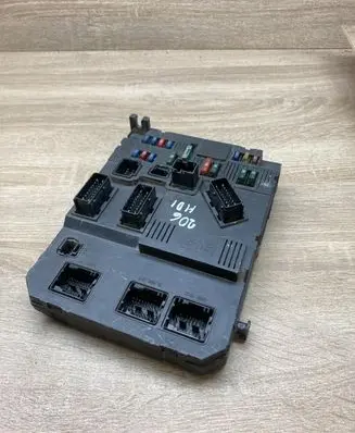 Peugeot 206 Central body control module 9645747480