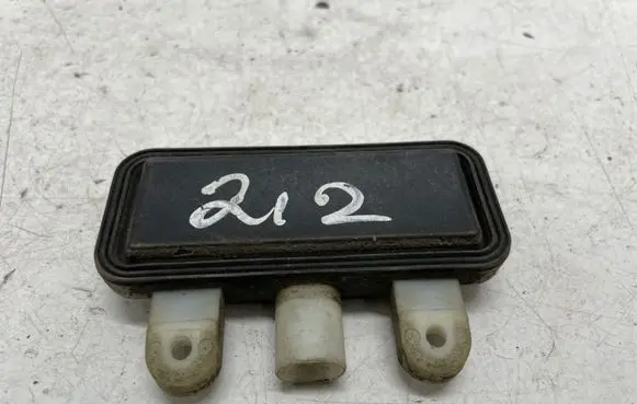 Mercedes-Benz E W212 Tailgate opening switch 2218702410