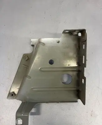 Renault Master III Fender mounting bracket 631221215R