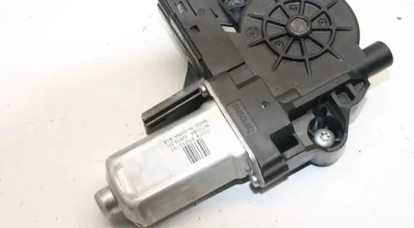 Volvo XC70 Front door window regulator motor 970713102