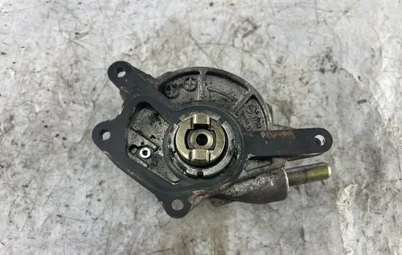 Jeep Grand Cherokee (WK) Vacuum pump A6422300165