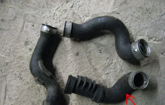Mercedes-Benz C W203 Intercooler hose/pipe A2035282882