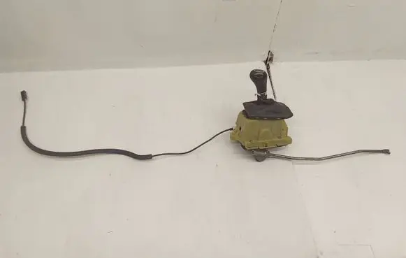 Mercedes-Benz C W204 Gear shifter/selector A2042677524