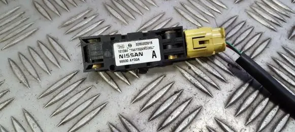 Nissan Primera Airbag deployment crash/impact sensor 98830ay00a 0285003019