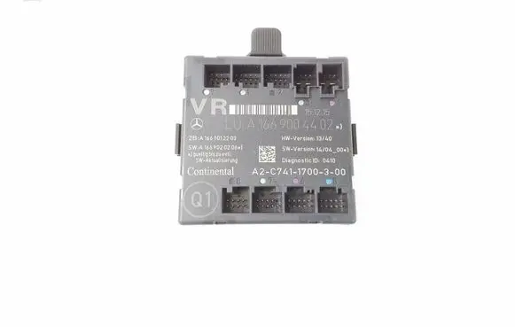 Infiniti Q30 Door control unit/module A1669004402