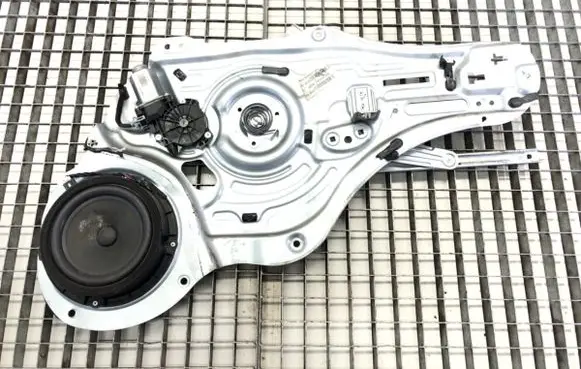 KIA Sportage Front door window regulator with motor 824803U130