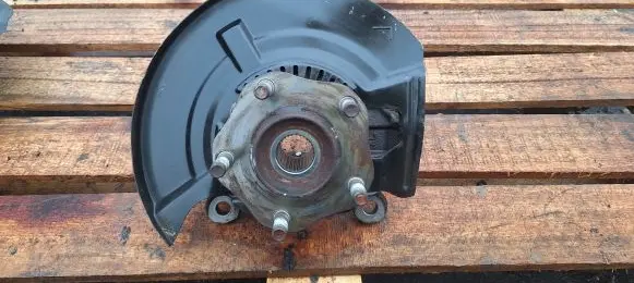 Nissan NV200 Front wheel hub