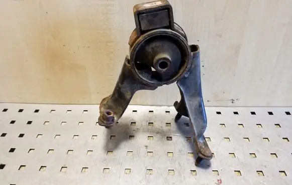 Toyota Corolla E120 E130 Engine mount bracket