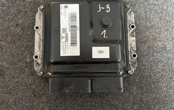 Opel Astra J Engine control unit/module ECU 55575315 2758009553 86CAPP2093110002
