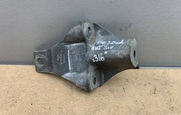 BMW 5 F10 F11 Gearbox mounting bracket 6788561 22326788561 22325B69809