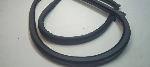 Maserati Levante Rubber seal front door (on door) 670032870