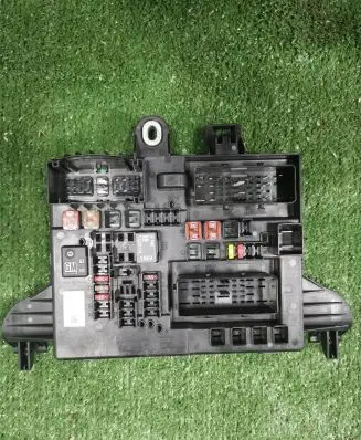 Opel Insignia A Fuse module 22737765