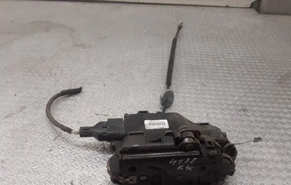 Volkswagen Caddy Front door lock 3D1837015AS