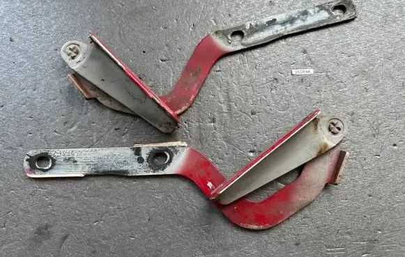 Nissan Patrol 260 Engine bonnet/hood hinges 65400C6000 65401C6000