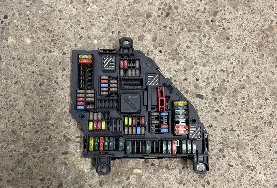 BMW 5 F10 F11 Fuse module 9252812 317033452
