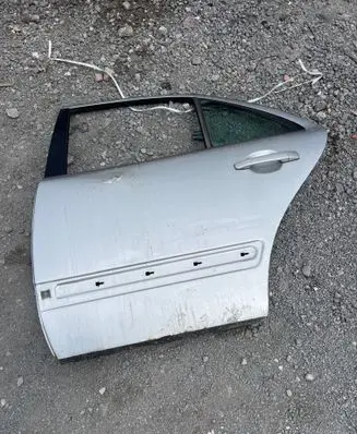 Mercedes-Benz E W210 Rear door