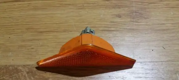 Front fender indicator light