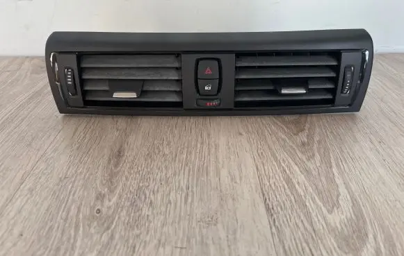BMW 1 F20 F21 Dash center air vent grill 9207116