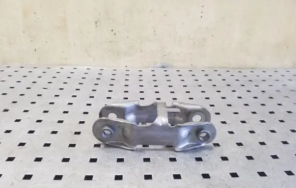 Mercedes-Benz B W246 W242 Engine mounting bracket