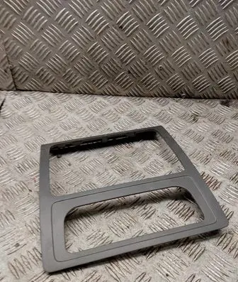 Radio/GPS head unit trim