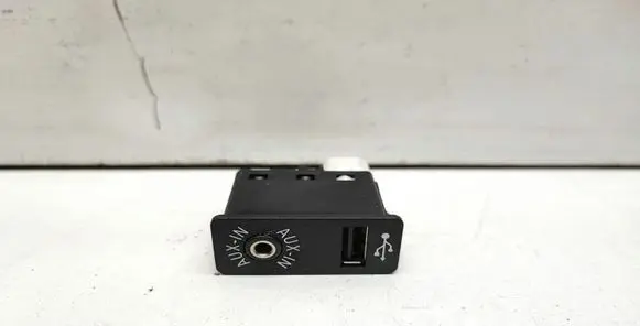 BMW 5 F10 F11 USB socket connector 9237653 84109237653