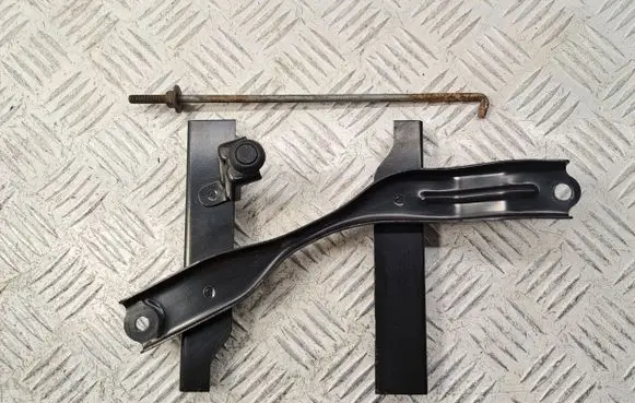 Toyota Verso Battery bracket 7440402120 7445130110