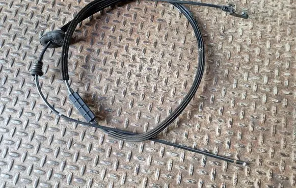 Engine bonnet/hood lock release cable