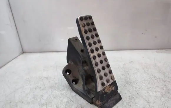 Mercedes-Benz C W205 Accelerator throttle pedal A2053000104