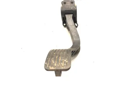 Accelerator throttle pedal