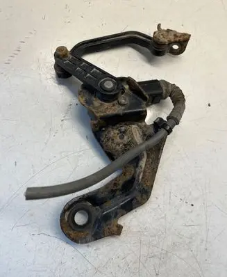 Headlight/headlamp level sensor